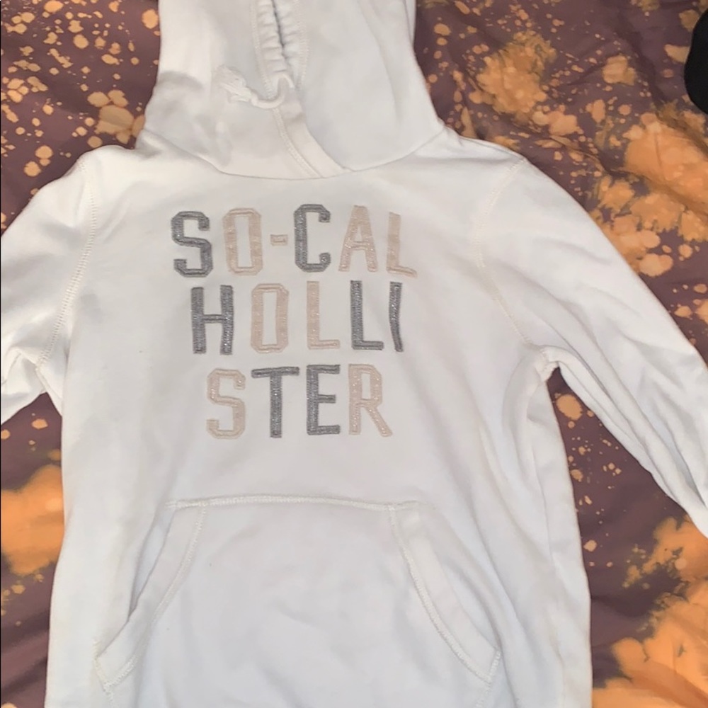 white Hollister Sweatshirt
